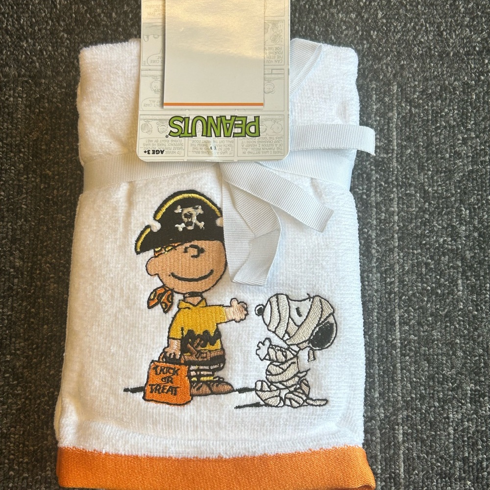 Peanuts Halloween Hand Towels